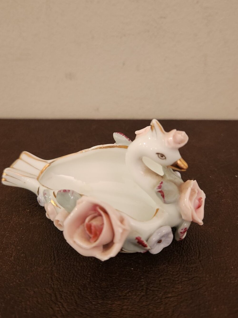 Vintage swan ring dish from the 1950s is a charming figurine